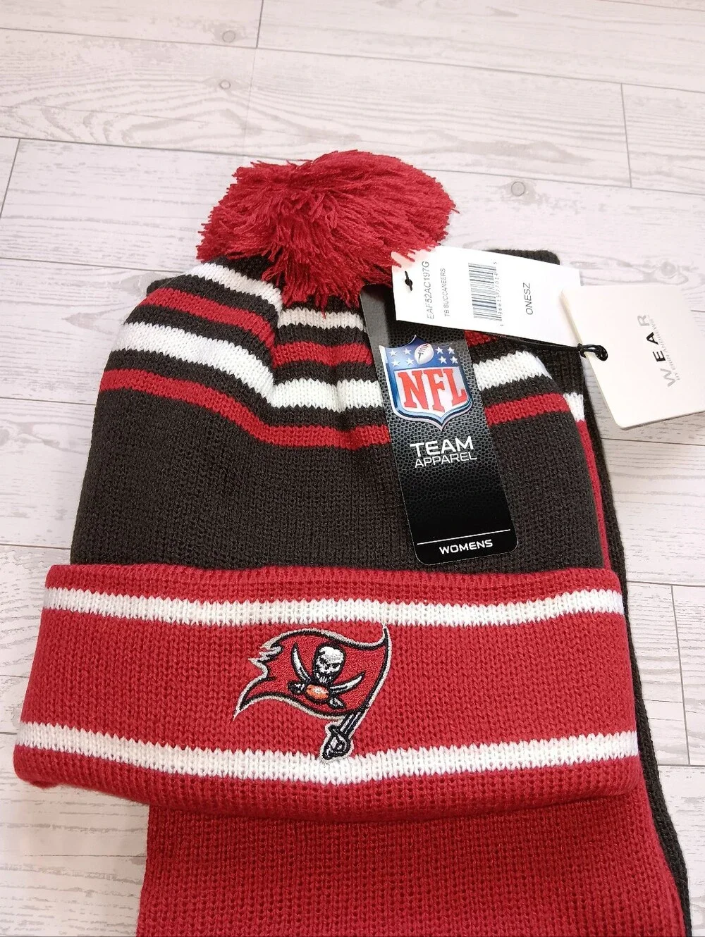 WEAR by Erin Andrews Tampa Bay Buccaneers Colorblock Cuffed Knit Hat Scarf Set